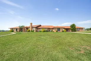 105 Sammis Wy, Whitesboro, TX 76273 - Photo 2