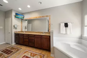 15754 Quorum Dr, Addison, TX 75001 - Photo 18