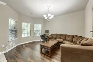 5808 Windy Meadow Ln, Grand Prairie, TX 75052 - Photo 4