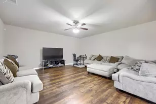 5808 Windy Meadow Ln, Grand Prairie, TX 75052 - Photo 10