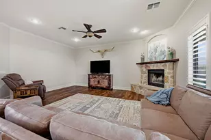 201 Hillside Ln, Lindsay, TX 76250 - Photo 10