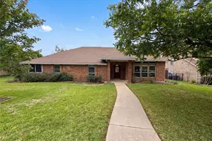 3434 Hightrail Ln, Garland, TX 75043 - Photo 2