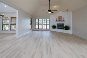 2117 N Aspenwood Dr, Grapevine, TX 76051 - Photo 6
