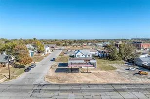 212 N Austin Ave, Denison, TX 75020 - Photo 1