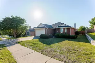10332 Trevino Ln, Benbrook, TX 76126 - Photo 2