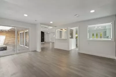 9447 Viewside Drive, Dallas, TX 75231 - Photo 10