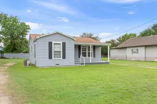 212 Avenue E, Lacy Lakeview, TX 76705 - Photo 2