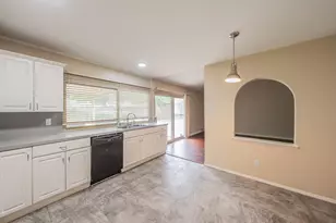 2710 Ashglen Dr, Garland, TX 75043 - Photo 10