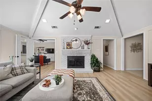 118 Willowcrest Dr, Garland, TX 75040 - Photo 2