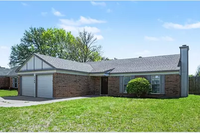 1702 Crimson Court, Arlington, TX 76018 - Photo 2