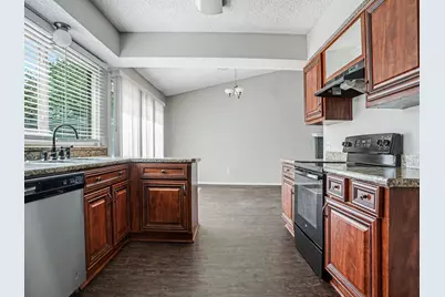 1702 Crimson Court, Arlington, TX 76018 - Photo 10