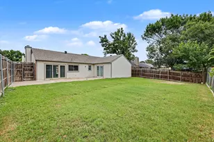 1702 Crimson Ct, Arlington, TX 76018 - Photo 26
