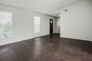 1702 Crimson Ct, Arlington, TX 76018 - Photo 4