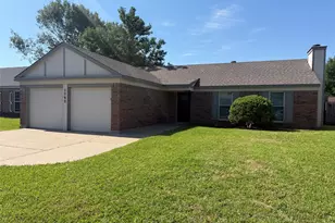 1702 Crimson Ct, Arlington, TX 76018 - Photo 2