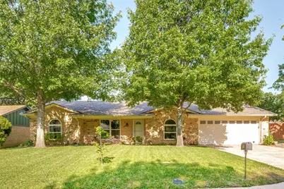 417 Arcadia Street, Hurst, TX 76053 - Photo 2