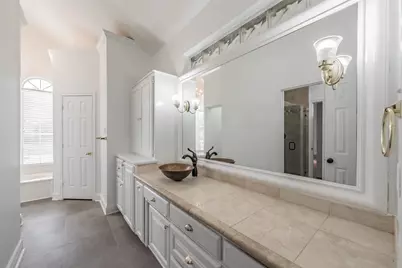 816 S Havenwood Lane, Fort Worth, TX 76112 - Photo 20