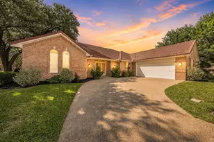 816 S Havenwood Ln, Fort Worth, TX 76112 - Photo 2