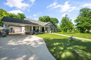 4421 Blackstone Dr, Fort Worth, TX 76114 - Photo 4