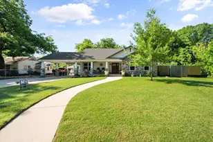 4421 Blackstone Dr, Fort Worth, TX 76114 - Photo 2