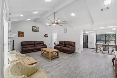 1211 Meadowview Drive, Euless, TX 76039 - Photo 6