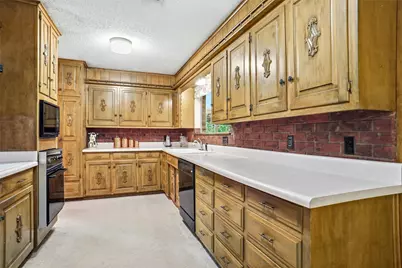 2105 Camelot Drive, Grapevine, TX 76051 - Photo 10
