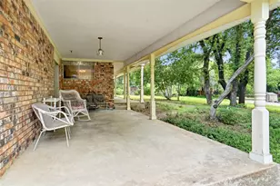 2105 Camelot Dr, Grapevine, TX 76051 - Photo 2