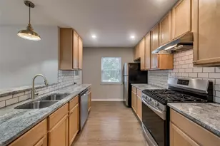 2711 Avon St, Dallas, TX 75211 - Photo 4
