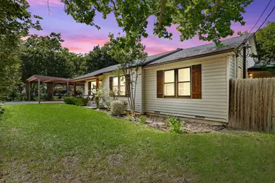 900 W Reeves, Decatur, TX 76234 - Photo 2