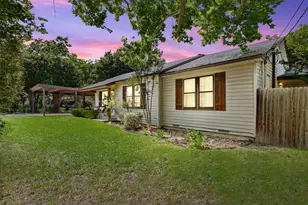 900 W Reeves, Decatur, TX 76234 - Photo 2