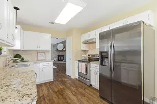 2627 Bayberry Ln, Euless, TX 76039 - Photo 10