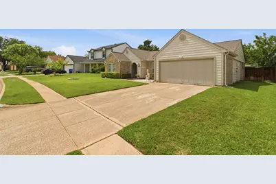 2627 Bayberry Lane, Euless, TX 76039 - Photo 26