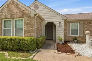 2627 Bayberry Ln, Euless, TX 76039 - Photo 2