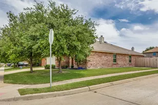 1300 Elkford Ln, Fort Worth, TX 76247 - Photo 4