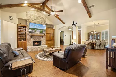 805 Mallard Pointe Drive, Granbury, TX 76049 - Photo 10