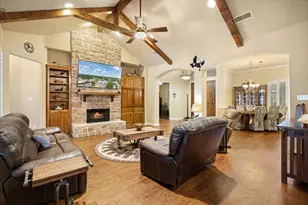 805 Mallard Pointe Dr, Granbury, TX 76049 - Photo 10