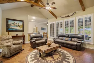 805 Mallard Pointe Dr, Granbury, TX 76049 - Photo 8
