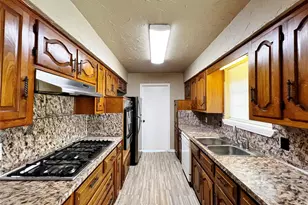 221 Connie Dr, DeSoto, TX 75115 - Photo 8
