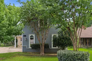 413 Collins St, Argyle, TX 76226 - Photo 2