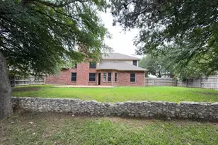 216 Flagstone Dr, Burleson, TX 76028 - Photo 36