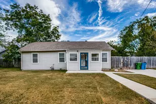 508 N Pine St, Roanoke, TX 76262 - Photo 1