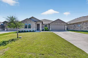 305 Sadie Ln, Burleson, TX 76028 - Photo 2