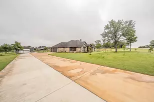 112 Oaks Spgs Ln, Weatherford, TX 76087 - Photo 2