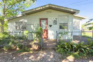 1332 Florea St, Graham, TX 76450 - Photo 2
