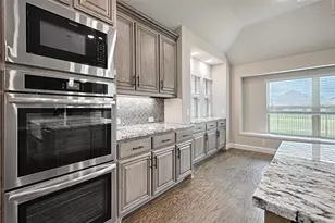 521 Livia St, Burleson, TX 76028 - Photo 6