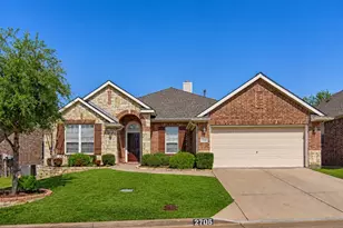 2705 Fox Creek Trail, Arlington, TX 76017 - Photo 2