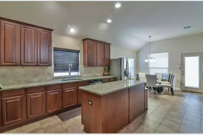 2705 Fox Creek Trail, Arlington, TX 76017 - Photo 10