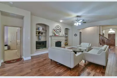 2705 Fox Creek Trail, Arlington, TX 76017 - Photo 10