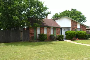 9615 Sophora Cir, Dallas, TX 75249 - Photo 2