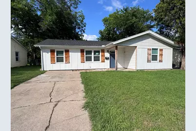 520 NW King Street, Burleson, TX 76028 - Photo 1