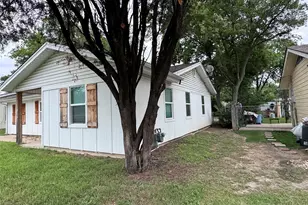 520 King St, Burleson, TX 76028 - Photo 8
